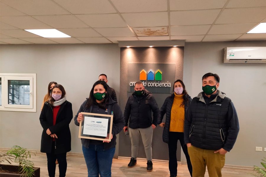 En este momento estás viendo Entrega del Reconocimiento RECC a Creando Conciencia por parte de la Dirección de Acción Cooperativa de la Provincia de Buenos Aires